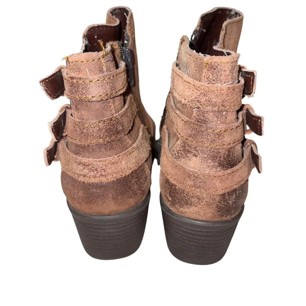 B.O.C. Born Concept Women Brown Suede Triple Buckle Ankle‎ Boots Size 8.5M flaw